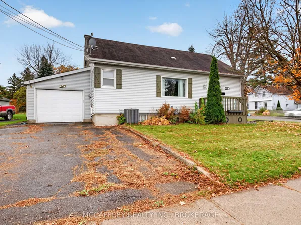 220 Thomas St W, Greater Napanee, ON K7R 2H7