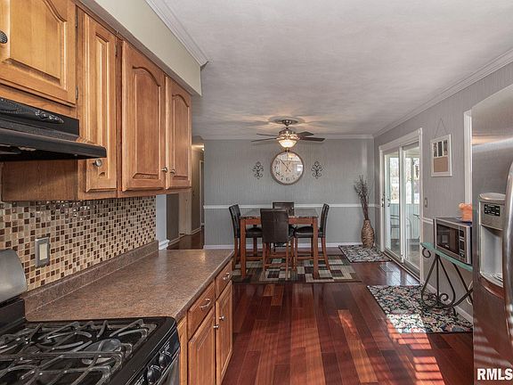 3rd image of 100 Thornwood Ave