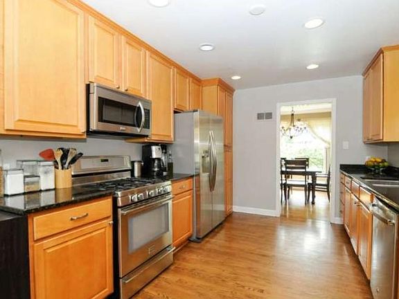 5th image of 5719 N Shoreland Ave