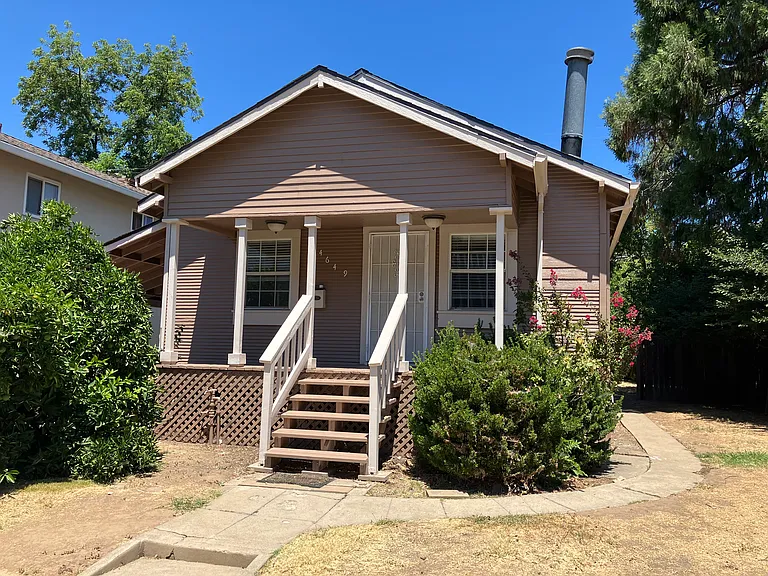 4649 V St