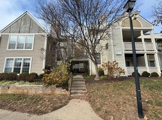 7670 Willow Point Dr, Falls Church, VA 22042