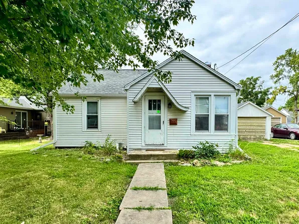 220 E Washington St, Mount Sterling, IL 62353