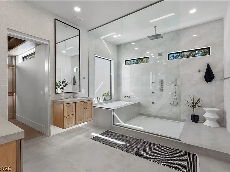 2401 Driftwood Dr — Photo 44