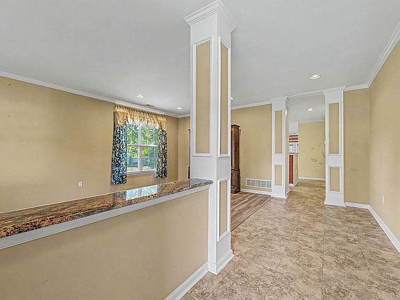 4th image of 519 Emerson Ct