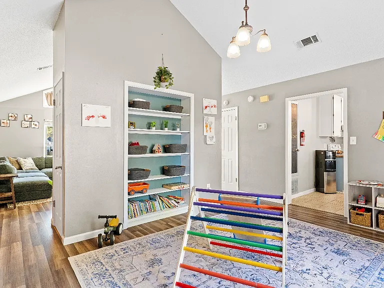 206 Seville Cir — Photo 13