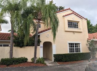 1385 S Cottonwood Cir, Fort Lauderdale, FL 33326