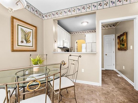 3rd image of 5005 Bridlewood Parc Ln