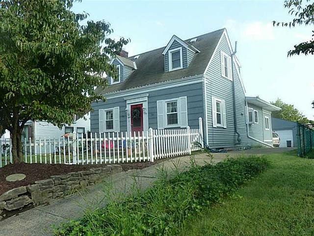 1st image of 614 Clyde St