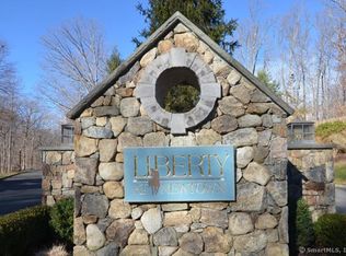 26 Franklin Ct #26, Newtown, CT 06470
