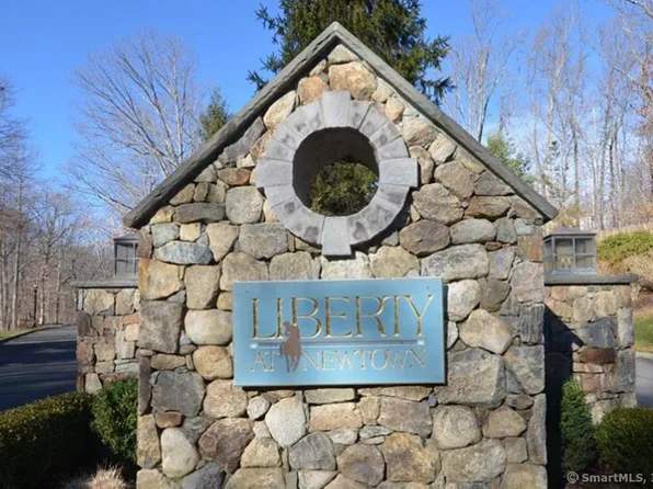 26 Franklin Court #26, Newtown, CT 06470