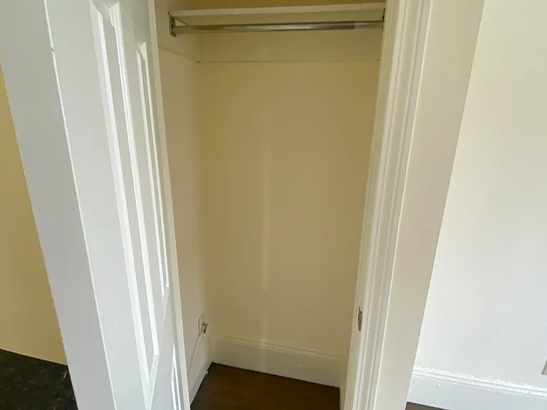 51 Queensberry St #6 — Photo 3