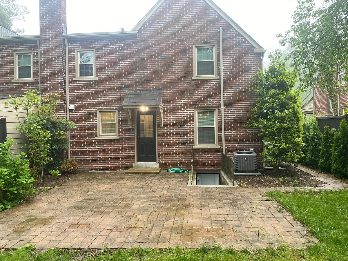Building Photo - 1053 Columbia Ave