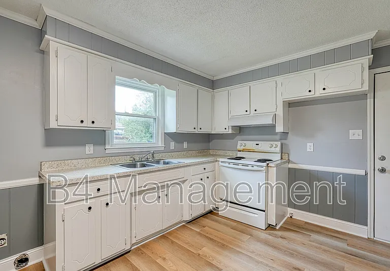 835 Archer Rd — Photo 5