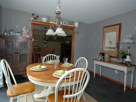 5th image of 4657 Hampshire Dr