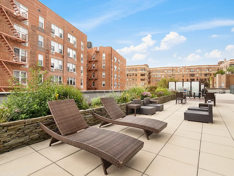 2727 Henry Hudson Pkwy W #507 — Photo 25