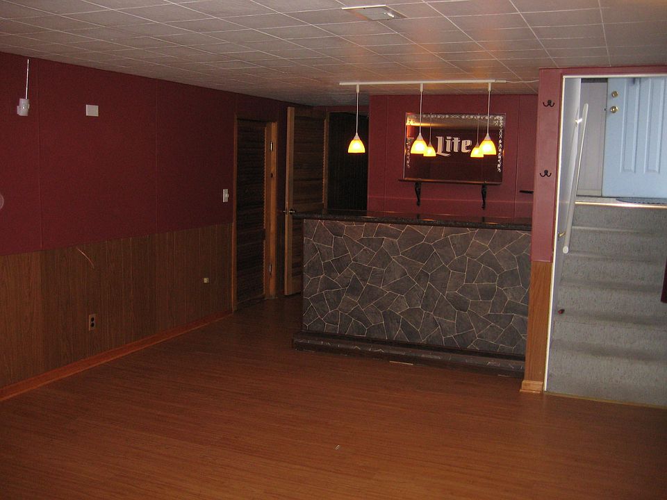 2nd image of 927 N Wood Ave