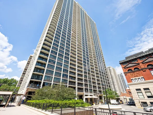 1560 N Sandburg Ter #1808, Chicago, IL 60610