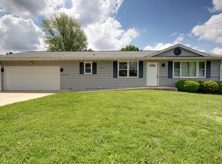 1820 Luxury Ln, Quincy, IL 62305