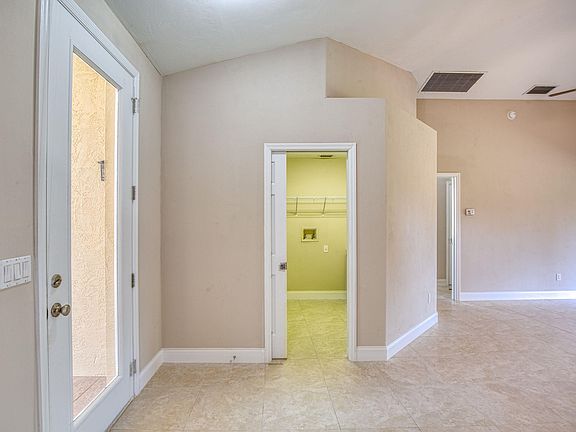5th image of 32 Sherrington Dr