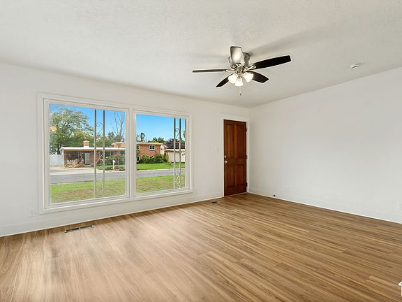 4th image of 801 E Baker Dr