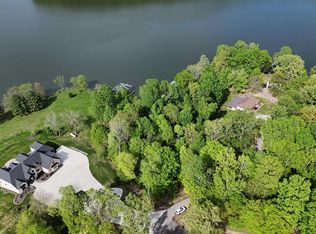 305 Forest Glen Dr, Eddyville, KY 42038