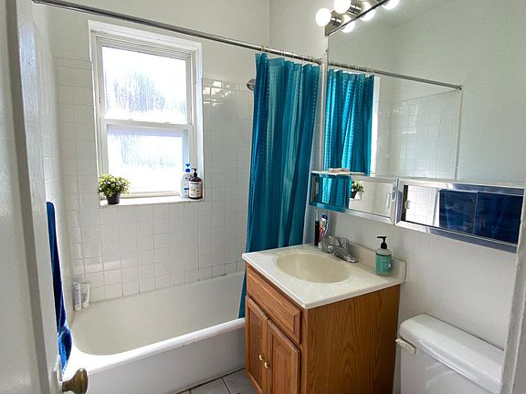 4th image of 755-59 W Cornelia Ave #201