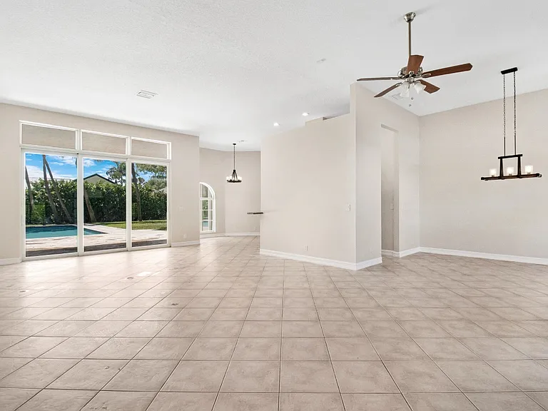 1680 SW 14th Dr — Photo 9