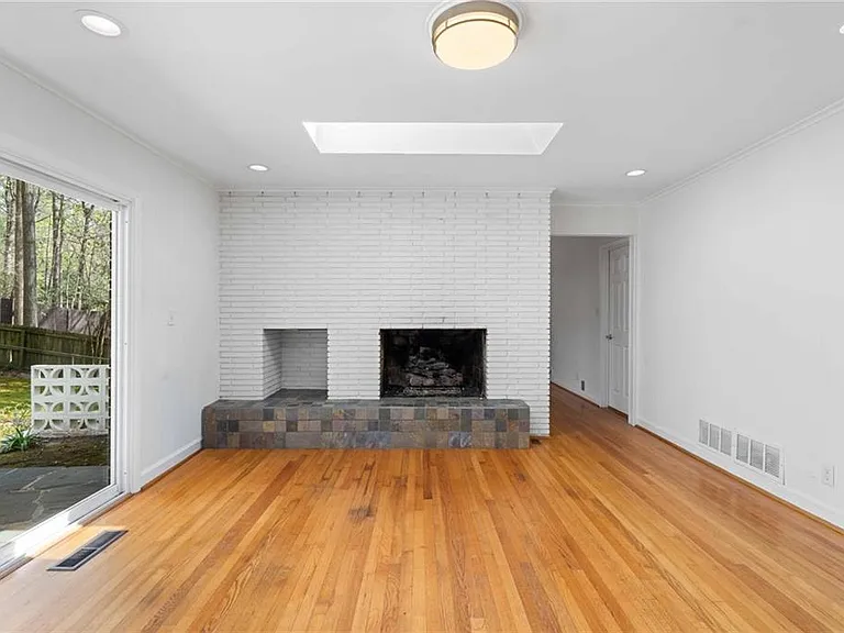 274 Land O Lakes Ct NE — Photo 6