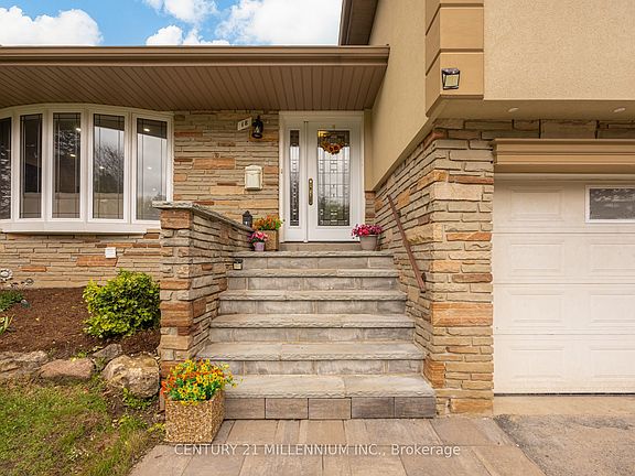 3rd image of 18 Ridgehill Dr