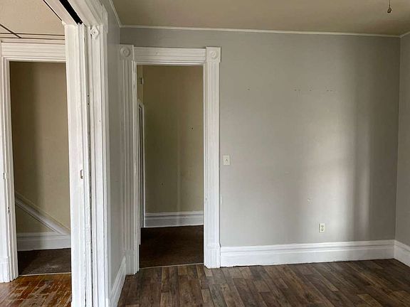 3rd image of 436 Crawford Ave