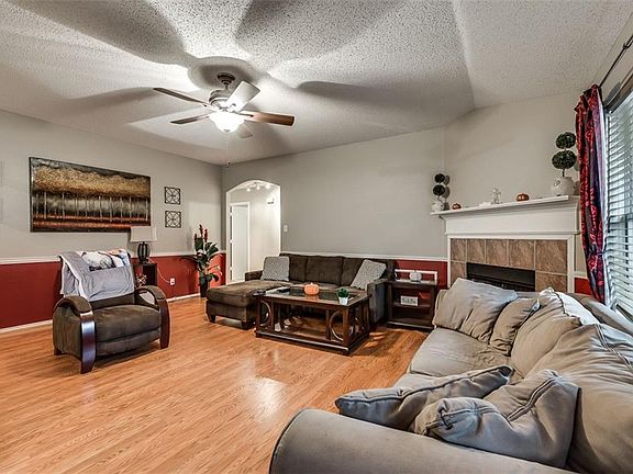 4th image of 845 Meadowlark Dr