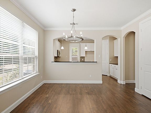 4th image of 5221 Park Dr