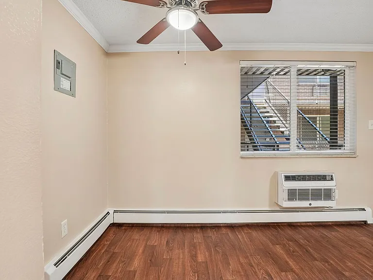 Lorinda Apartments — Photo 32