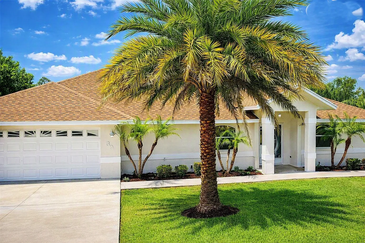 39 Miami Dr — Photo 1