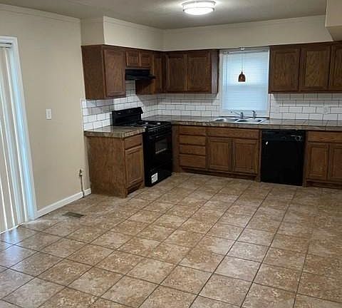 5th image of 241 E Midway St