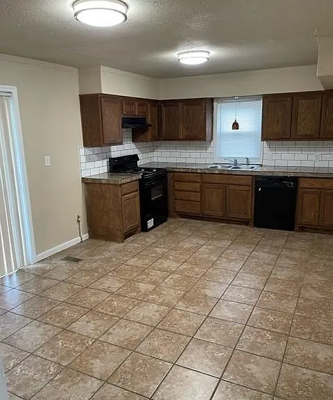 241 E Midway St — Photo 5