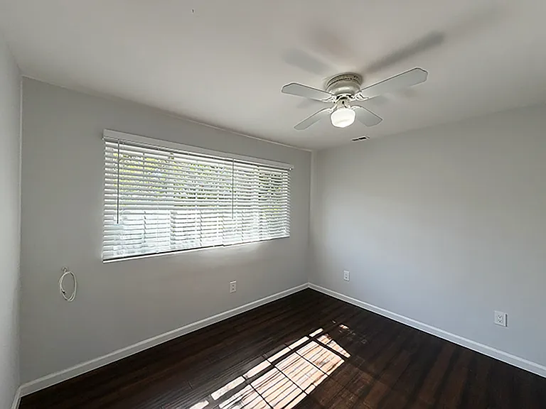 10102 Fernglen Ave — Photo 8