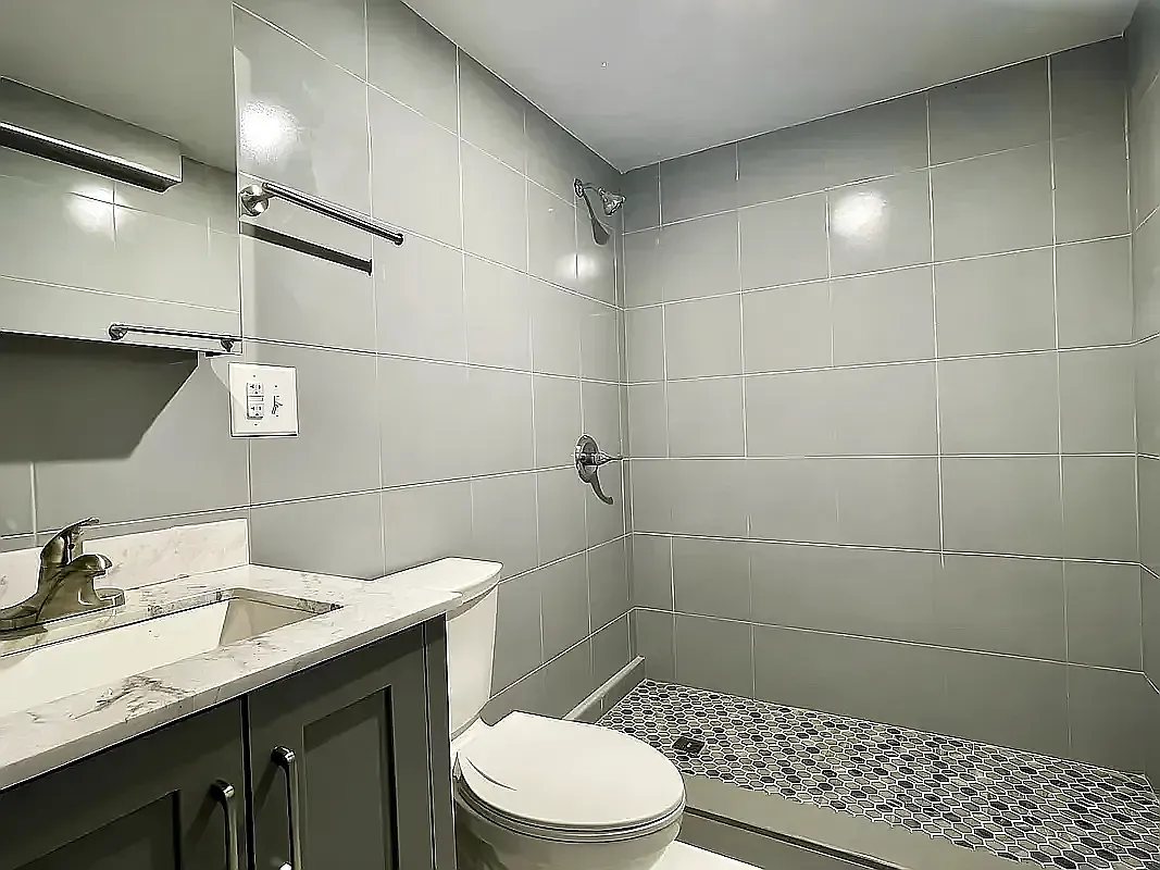 1313 Halsey Street — Photo 4