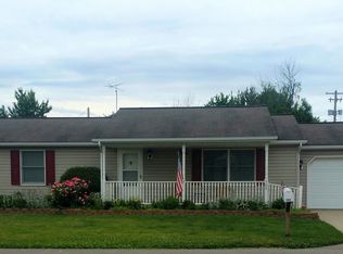102 S Earl St, Waynesfield, OH 45896
