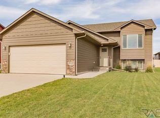 8712 W Stoney Creek St, Sioux Falls, SD 57106