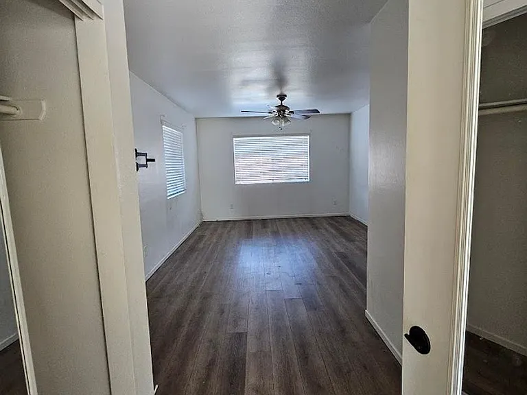 2107 Frontier Ave — Photo 6