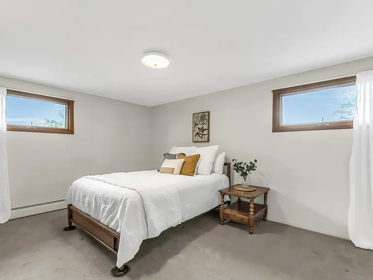 10 Kingston Ln — Photo 16