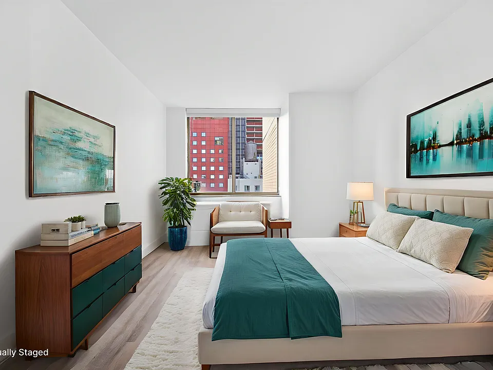 245 E 44th St #5C