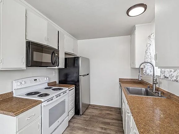 3rd image of 220 Ventura Ave #972277676