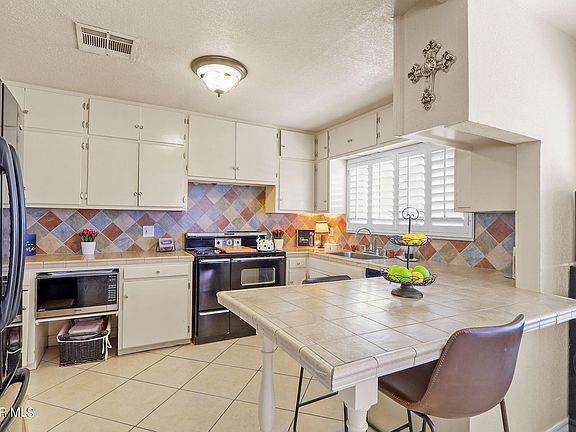 3rd image of 3809 Hillcrest Dr