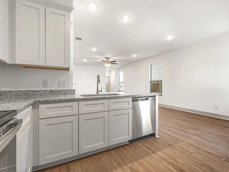 7518 Gramercy Way #102 — Photo 7