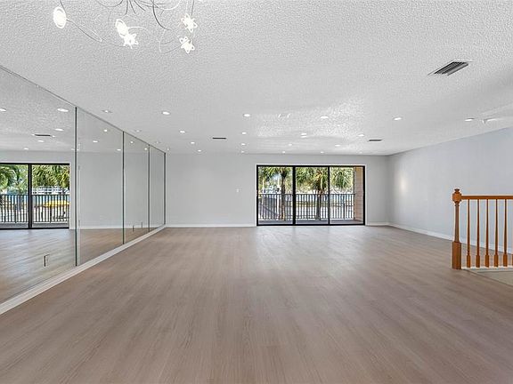 5th image of 430 Sandy Hook Rd