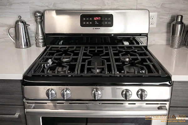 Sold by aptsandlofts.com | media 25