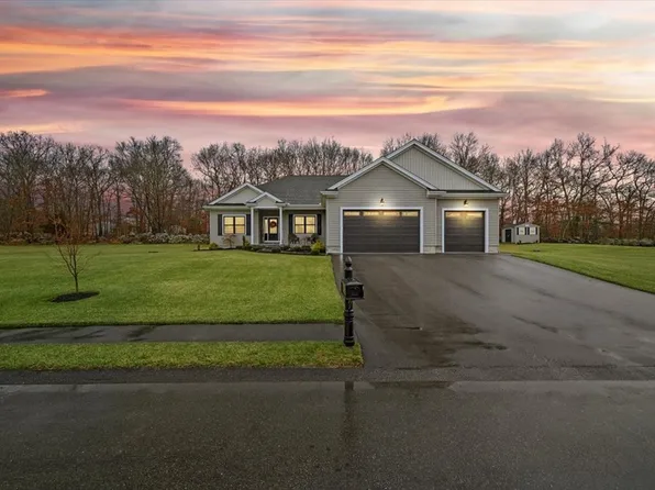 191 Keiths Cir, Swansea, MA 02777