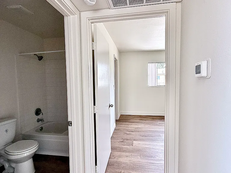 12521 Saticoy St #4 — Photo 14